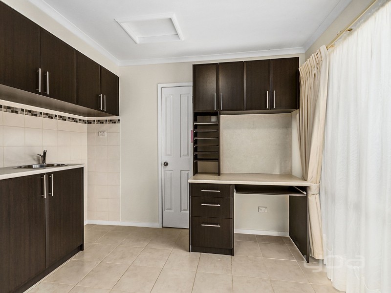 49 Bridgeford Crescent, Melton South VIC 3338