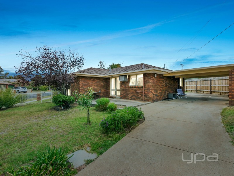 39 Blamey Drive, Melton South VIC 3338