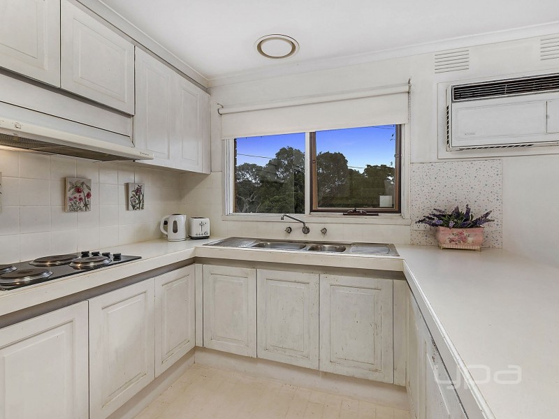 39 Blamey Drive, Melton South VIC 3338