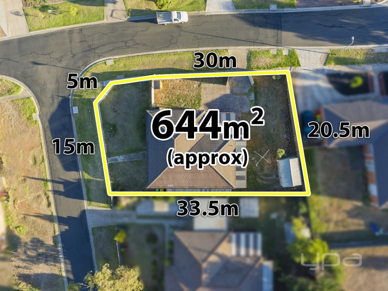 8 Christina Crescent, Kurunjang VIC 3337