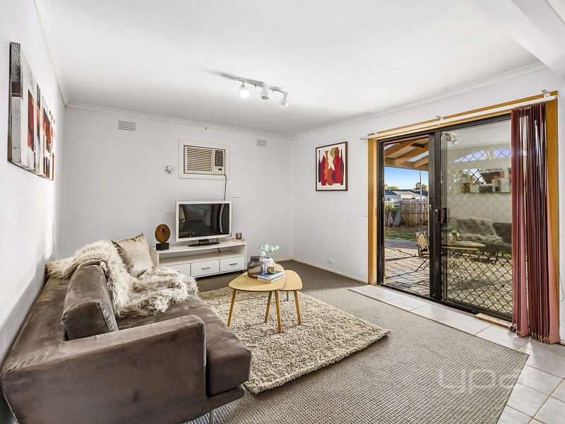 8 Christina Crescent, Kurunjang VIC 3337