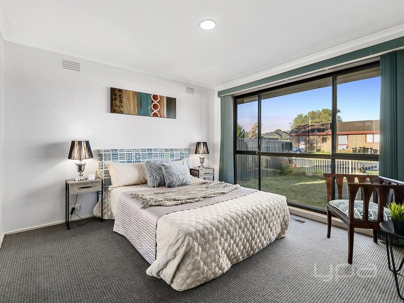 8 Christina Crescent, Kurunjang VIC 3337