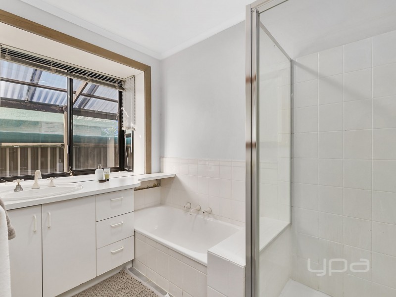 8 Christina Crescent, Kurunjang VIC 3337