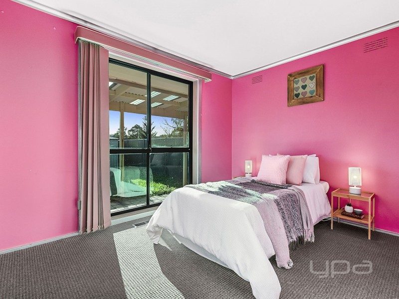 8 Christina Crescent, Kurunjang VIC 3337