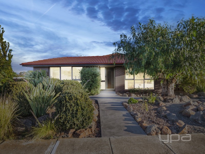 28 James Cook Drive, Melton West VIC 3337