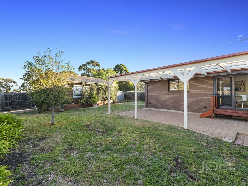 28 James Cook Drive, Melton West VIC 3337
