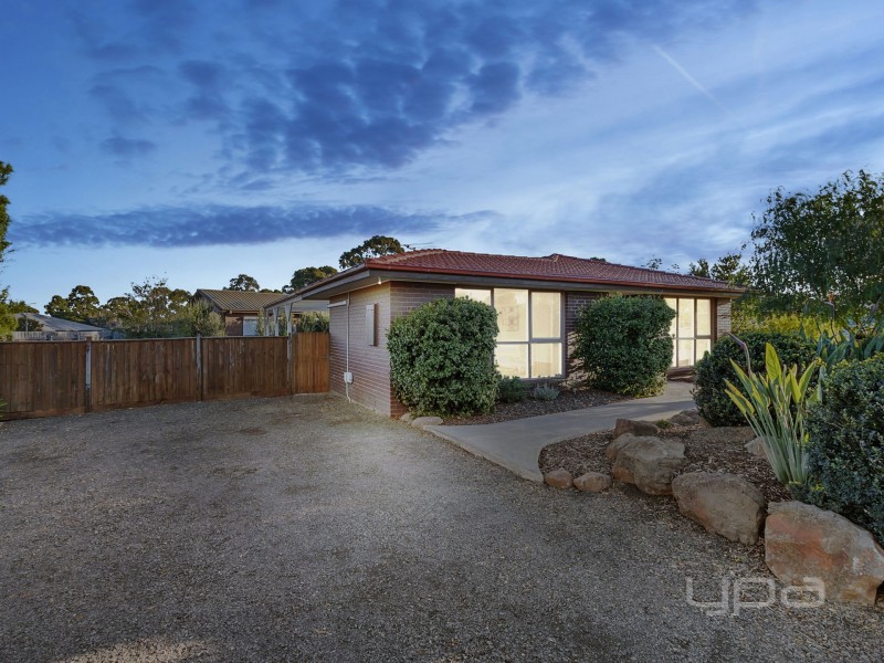 28 James Cook Drive, Melton West VIC 3337