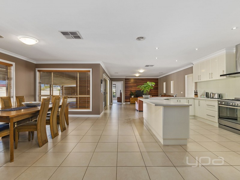 5 Dalray Crescent, Kurunjang VIC 3337