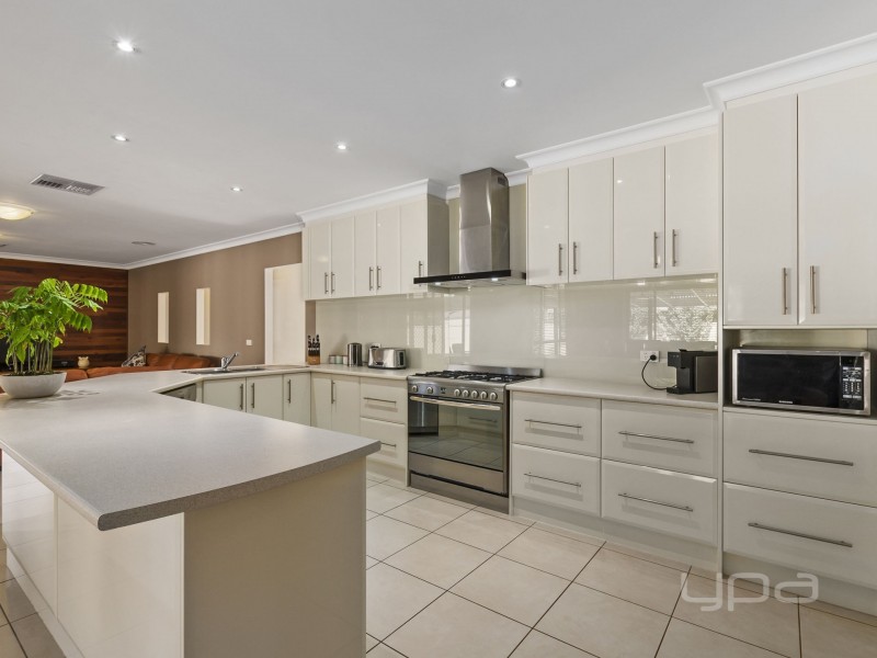 5 Dalray Crescent, Kurunjang VIC 3337