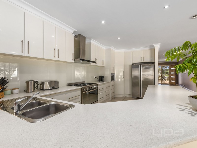 5 Dalray Crescent, Kurunjang VIC 3337