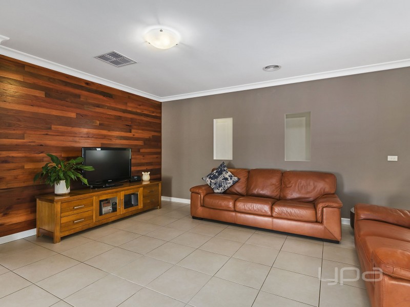 5 Dalray Crescent, Kurunjang VIC 3337