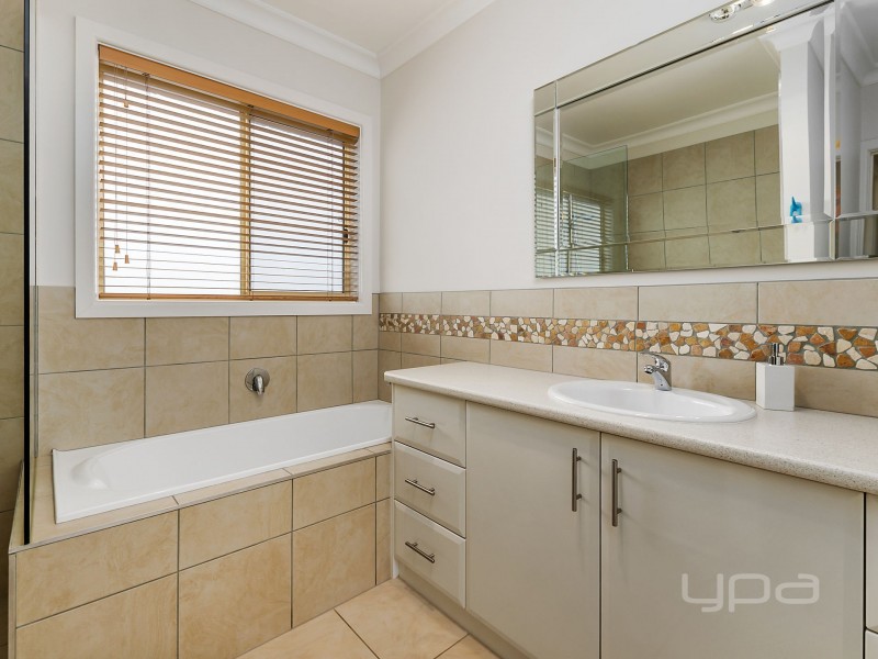 5 Dalray Crescent, Kurunjang VIC 3337