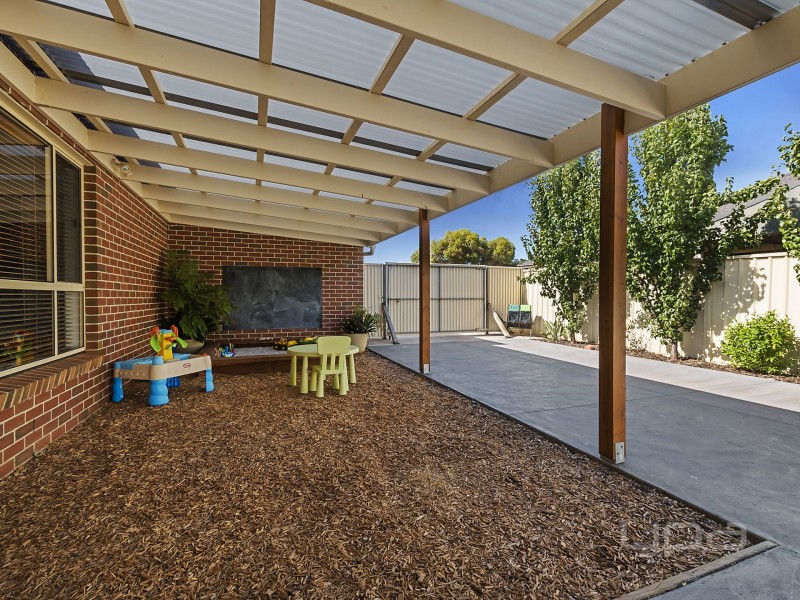 5 Dalray Crescent, Kurunjang VIC 3337
