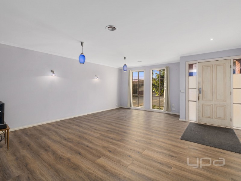 2 Lachlan Road, Melton South VIC 3338