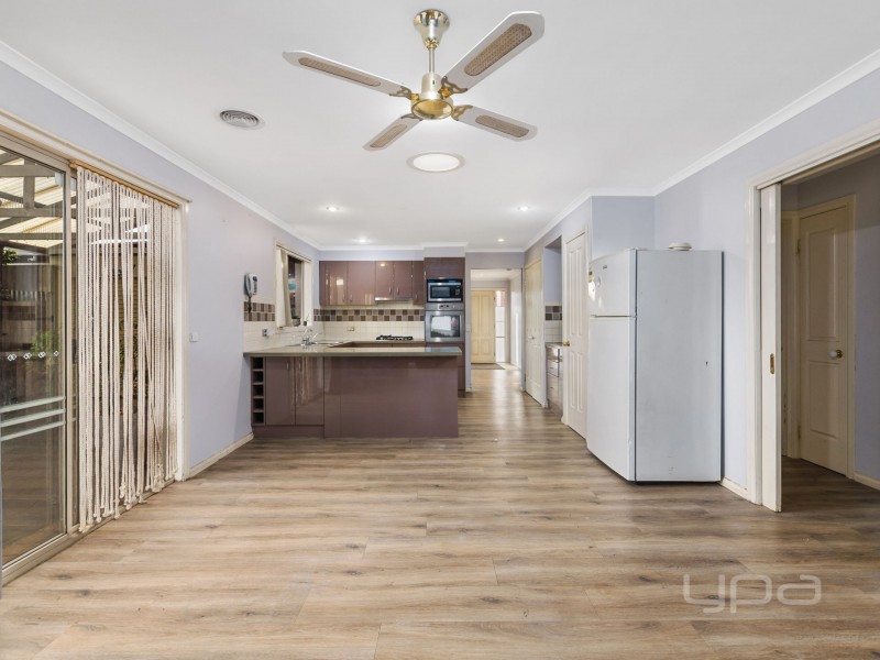 2 Lachlan Road, Melton South VIC 3338