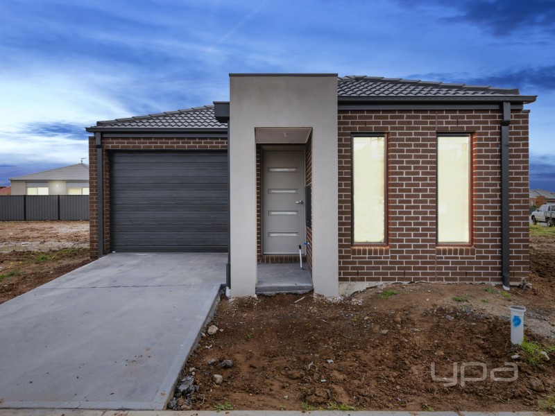 27 Mavi Avenue, Melton VIC 3337
