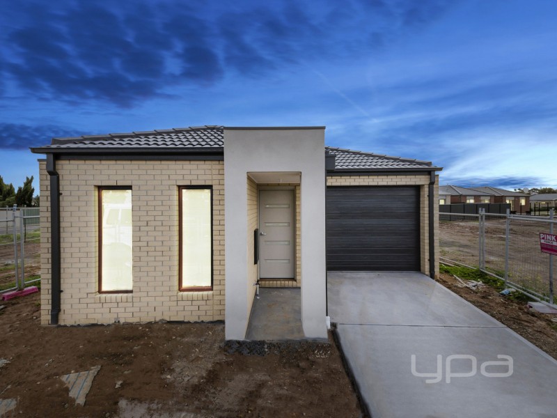 27 Mavi Avenue, Melton VIC 3337