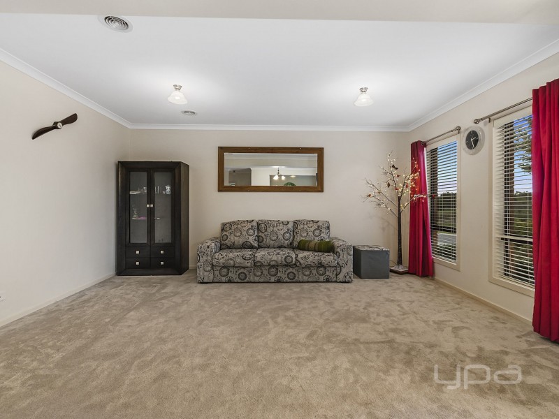 27 Rain Lover Drive, Kurunjang VIC 3337