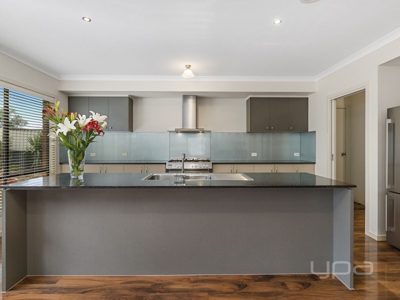 27 Rain Lover Drive, Kurunjang VIC 3337