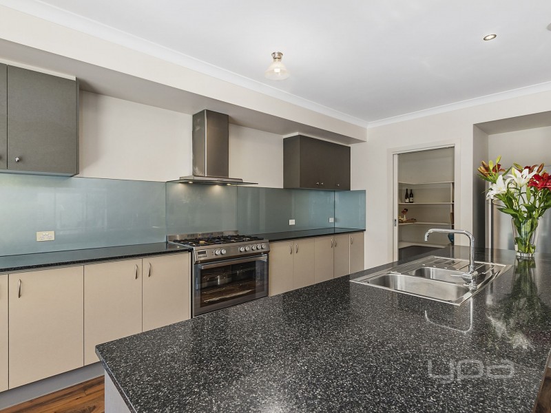 27 Rain Lover Drive, Kurunjang VIC 3337