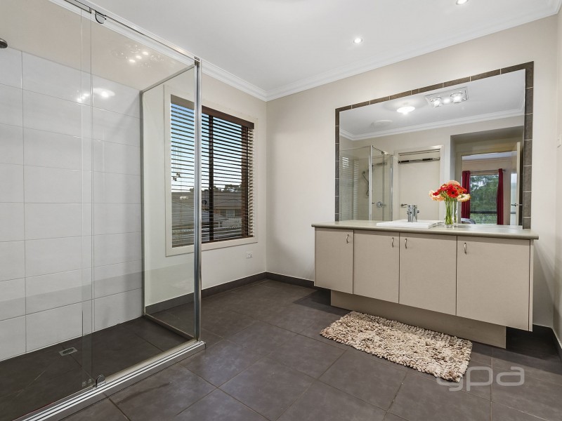 27 Rain Lover Drive, Kurunjang VIC 3337