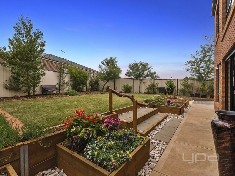 27 Rain Lover Drive, Kurunjang VIC 3337