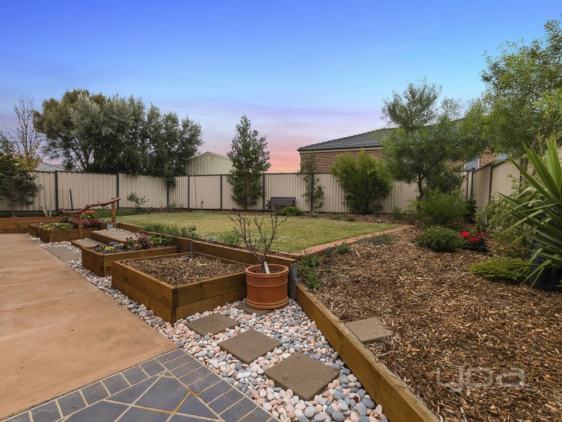 27 Rain Lover Drive, Kurunjang VIC 3337