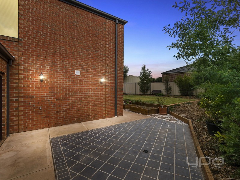 27 Rain Lover Drive, Kurunjang VIC 3337