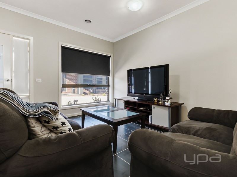 2/84 Albert Drive, Melton South VIC 3338