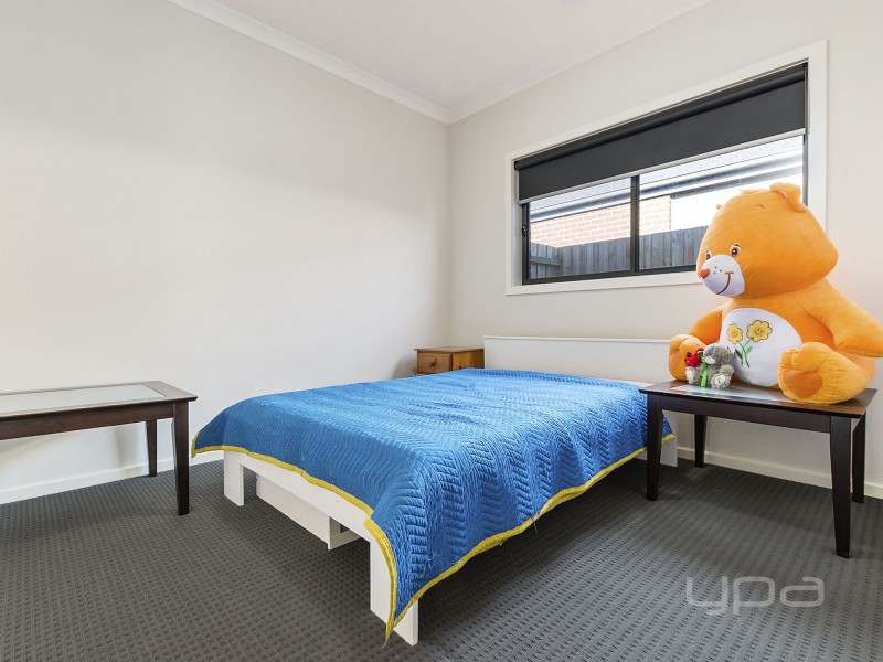 2/84 Albert Drive, Melton South VIC 3338