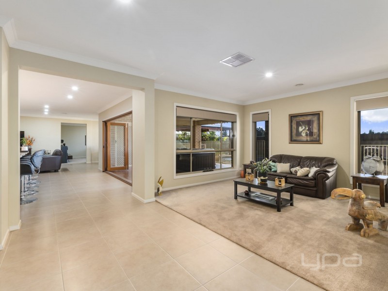 16 Riverview Drive, Hopetoun Park VIC 3340