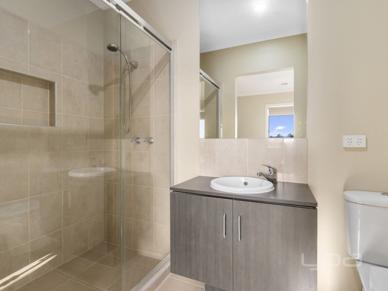 16 Riverview Drive, Hopetoun Park VIC 3340