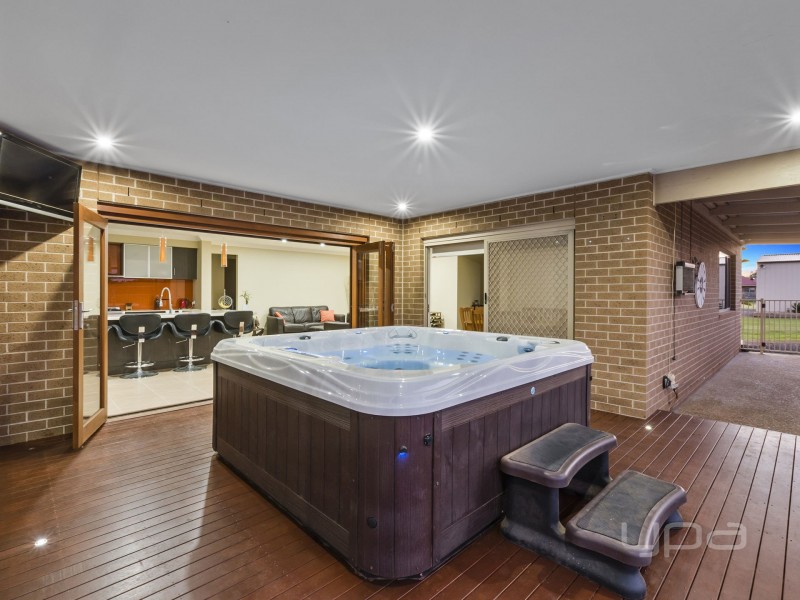 16 Riverview Drive, Hopetoun Park VIC 3340