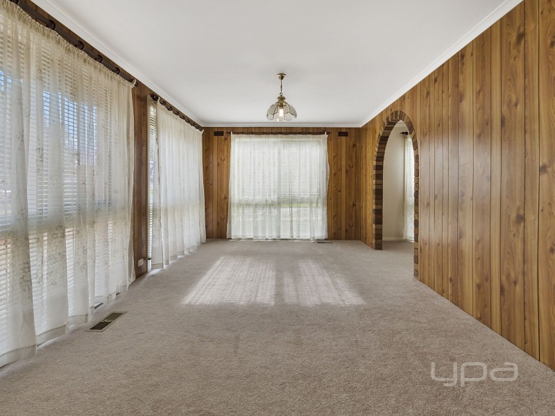 21 Second Avenue, Melton South VIC 3338