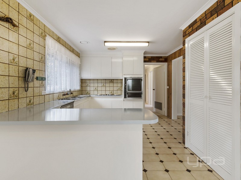 21 Second Avenue, Melton South VIC 3338