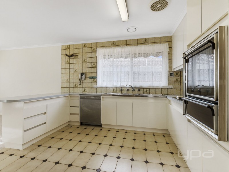 21 Second Avenue, Melton South VIC 3338