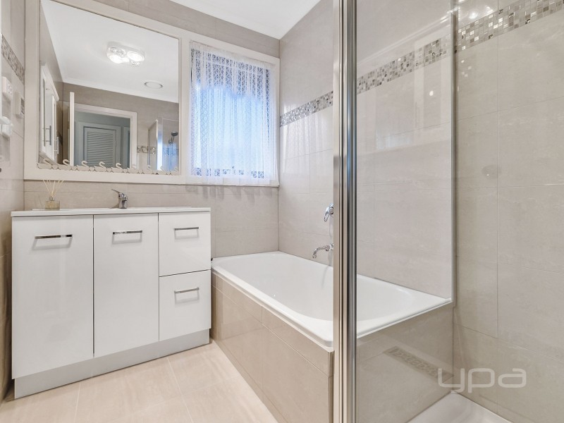 21 Second Avenue, Melton South VIC 3338