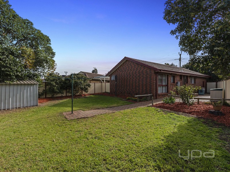 21 Second Avenue, Melton South VIC 3338