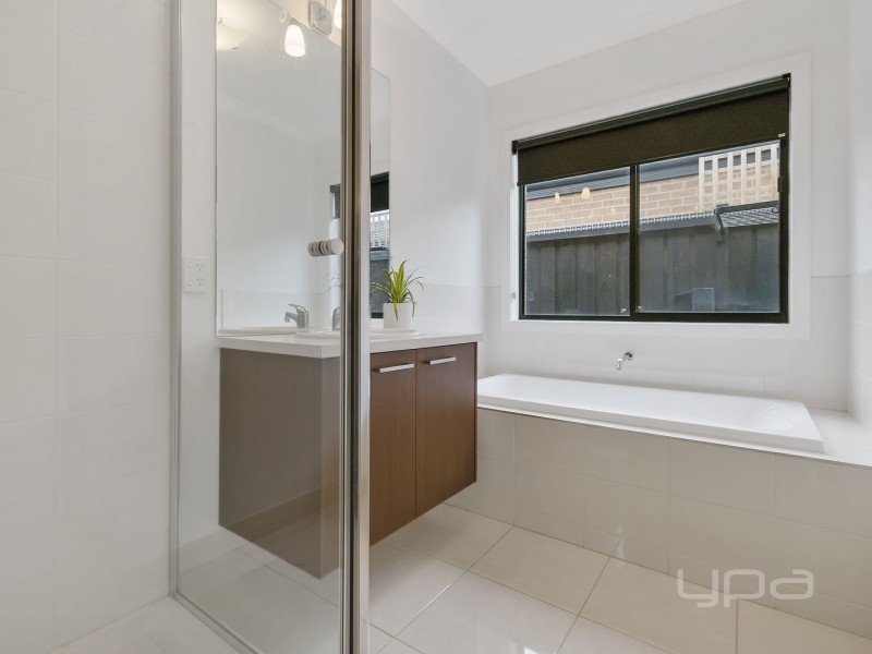 14 Long Road, Truganina VIC 3029