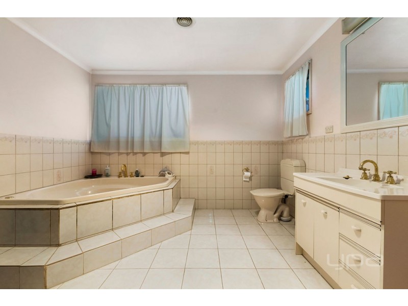 50 Marina Drive, Melton VIC 3337