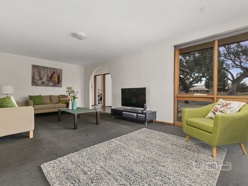 49 Centenary Avenue, Melton VIC 3337