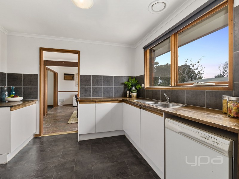 49 Centenary Avenue, Melton VIC 3337