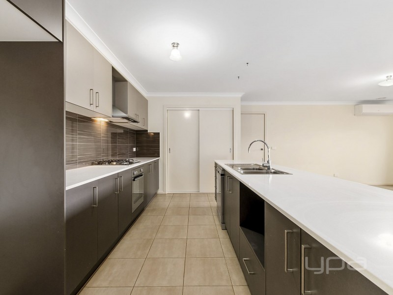 16 Forde Avenue, Melton South VIC 3338