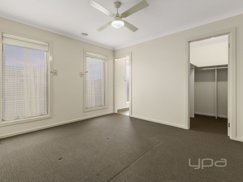 16 Forde Avenue, Melton South VIC 3338