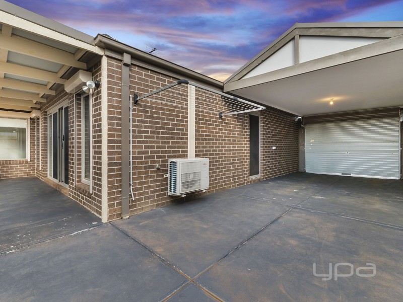 16 Forde Avenue, Melton South VIC 3338