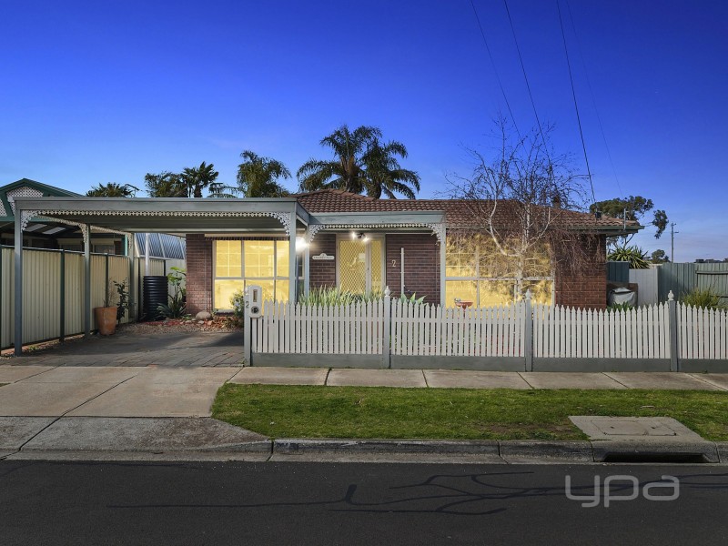 2 Cheshire Avenue, Melton South VIC 3338