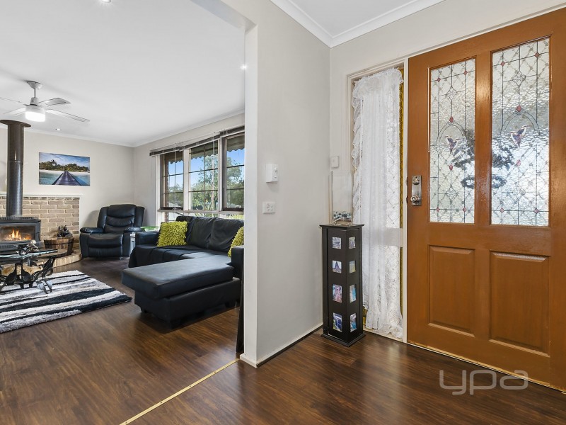 2 Cheshire Avenue, Melton South VIC 3338