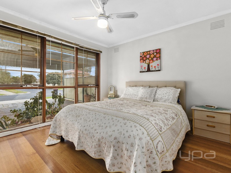 2 Cheshire Avenue, Melton South VIC 3338