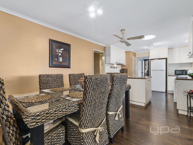 2 Cheshire Avenue, Melton South VIC 3338