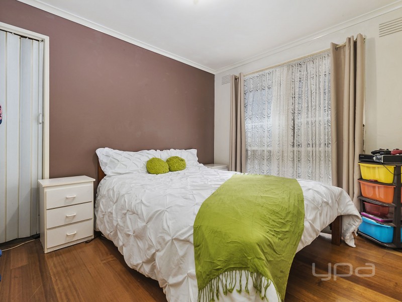 2 Cheshire Avenue, Melton South VIC 3338